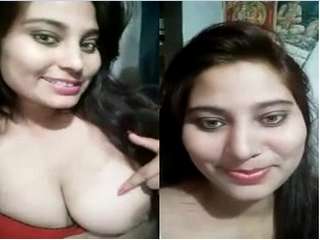 Sexy Desi Girl Showing Her Big Boobs and Wet Pussy