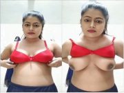 Desi Girl Shows Boobs