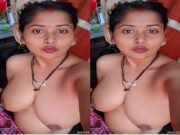 Desi Village Bhabhi Shows Her Nude Body